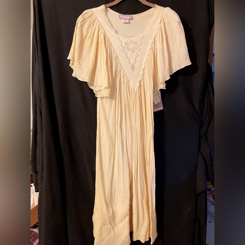 Vintage Beth Michaels Cream Boho Maxi Dress with Flutter Sleeves